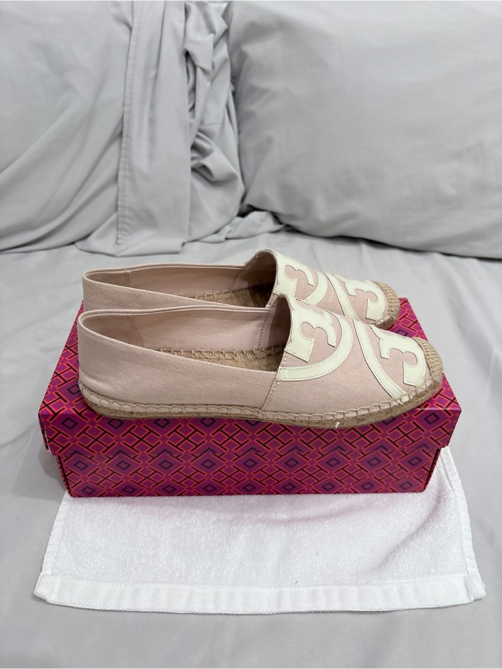 Tory Burch Blush Pink Espadrille Flats with Ivory Logo - Picture 4 of 6